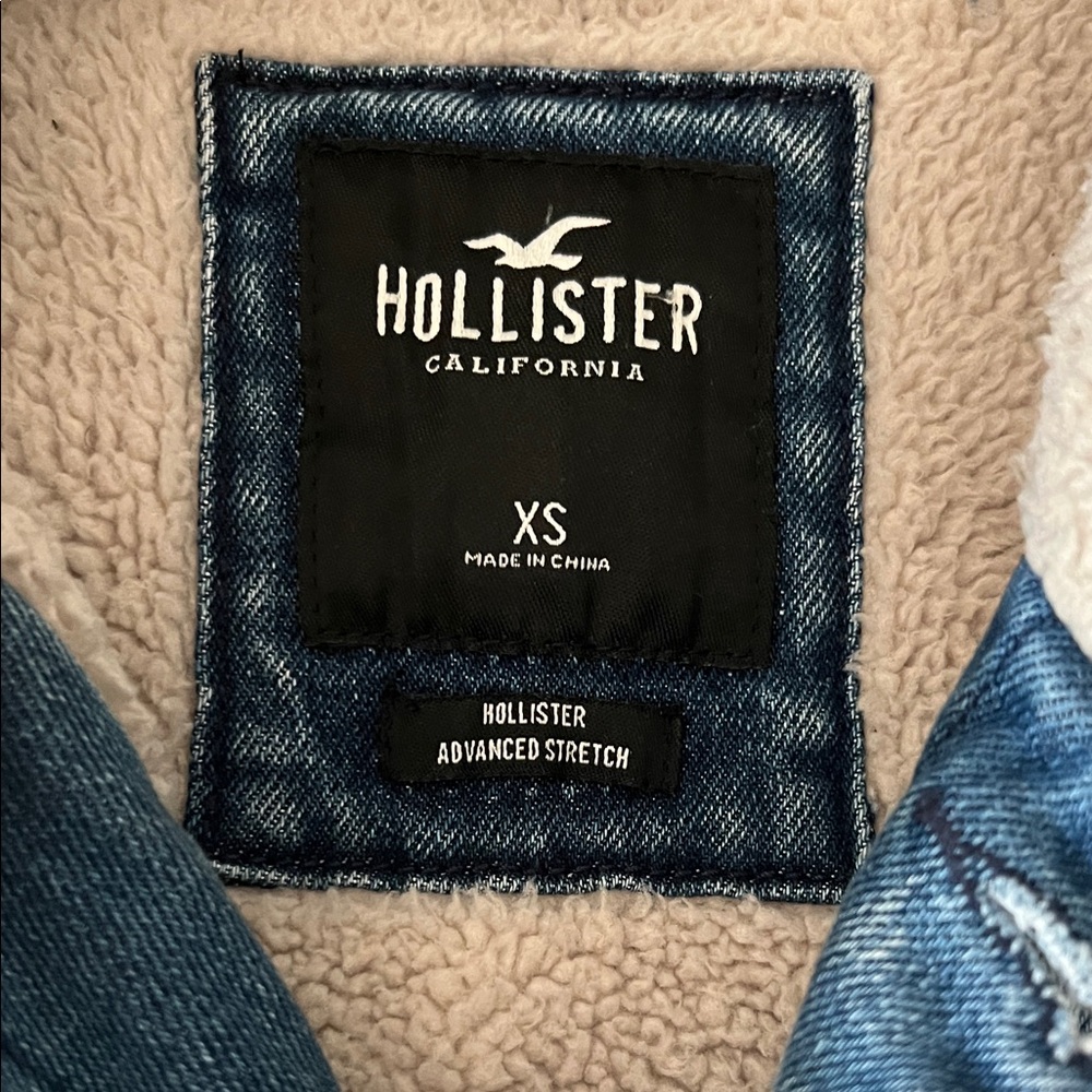 Hollister Light Blue Denim Jacket with Sherpa Lining - Picture 2 of 6